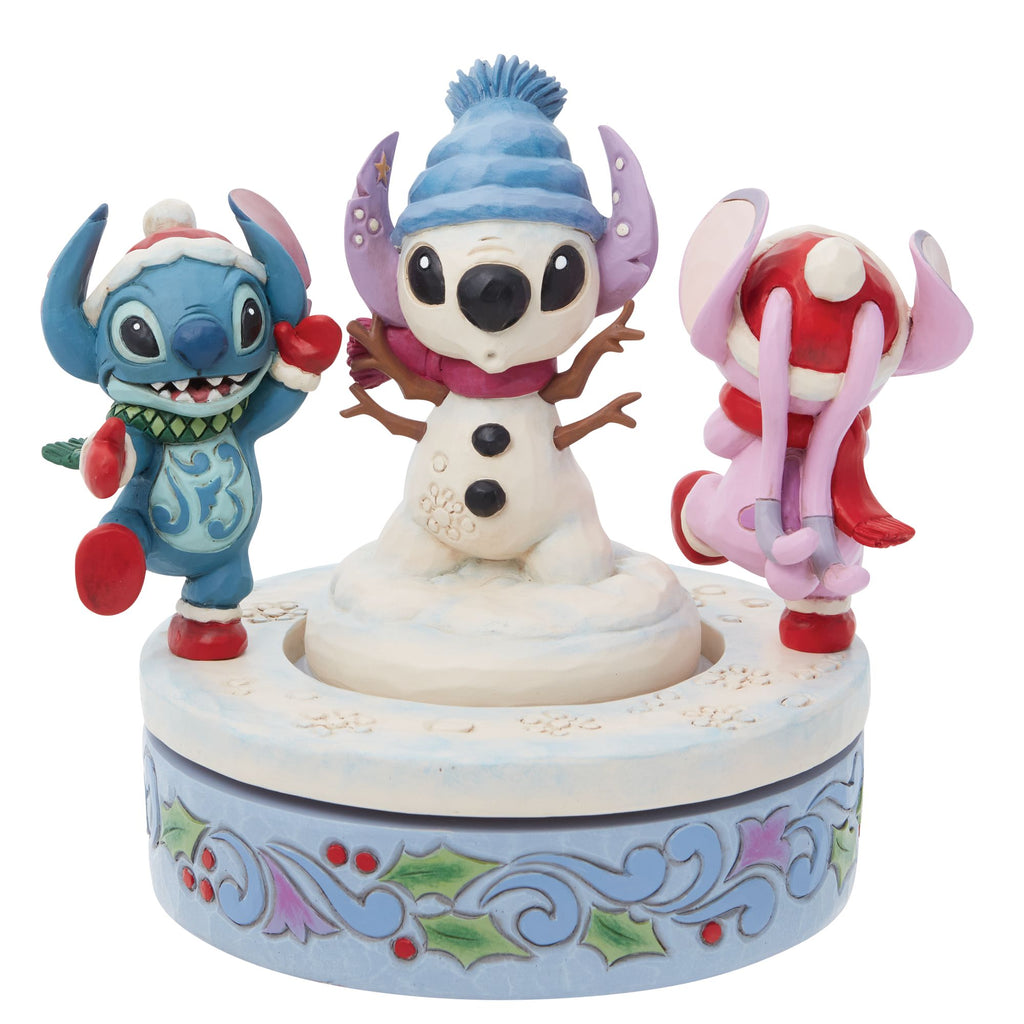 Figurine Disney Stitch et Angel font un bonhomme de neige - Jim Shore