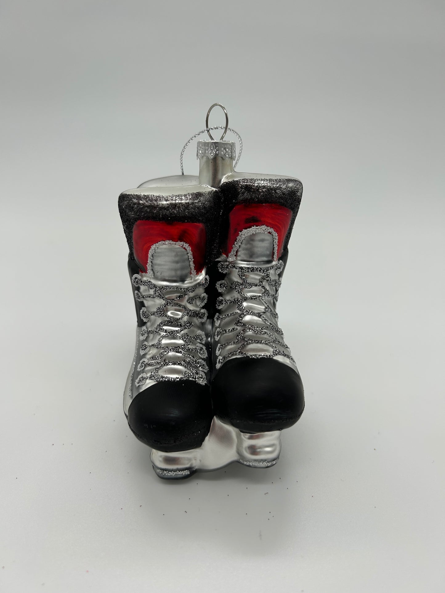 Ornement patins d'hockey